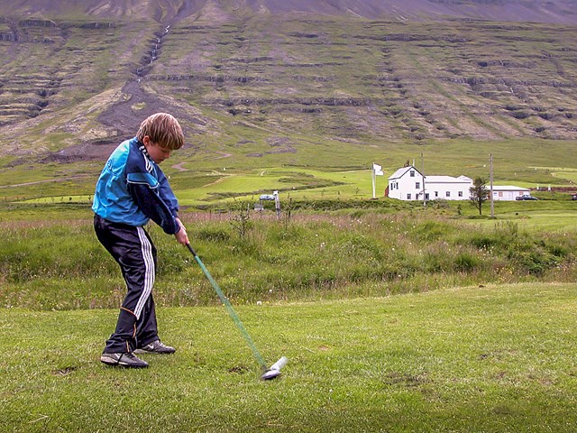 Í golfi á Eskifirði.jpg