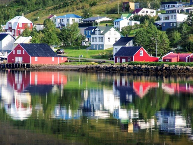 Port of Eskifjörður.jpg